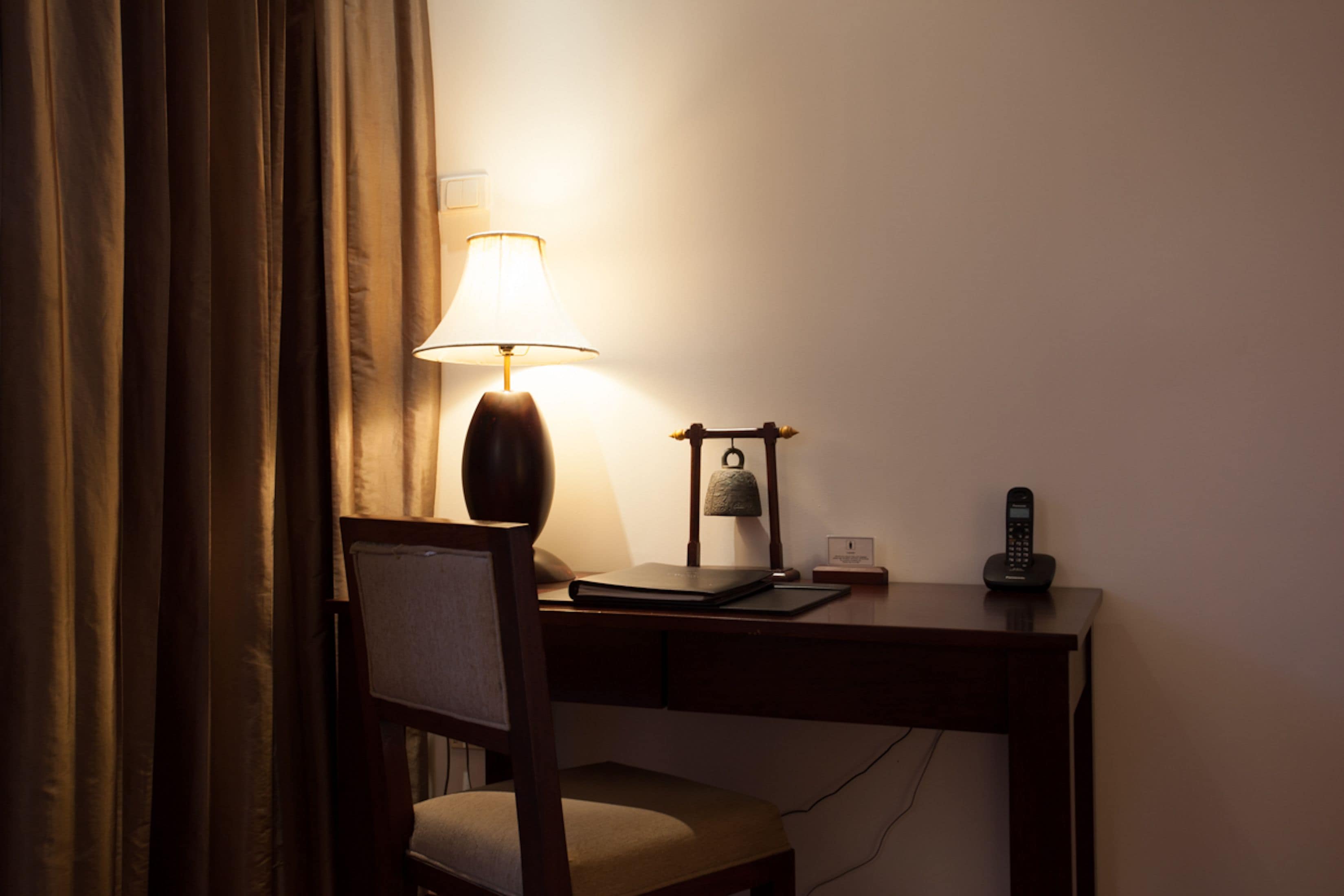 deluxe room, 2 single beds, balcony | 1 bedroom, minibar, in-room safe, desk