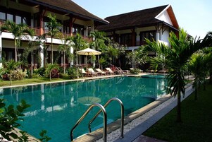 Outdoor pool, free cabanas