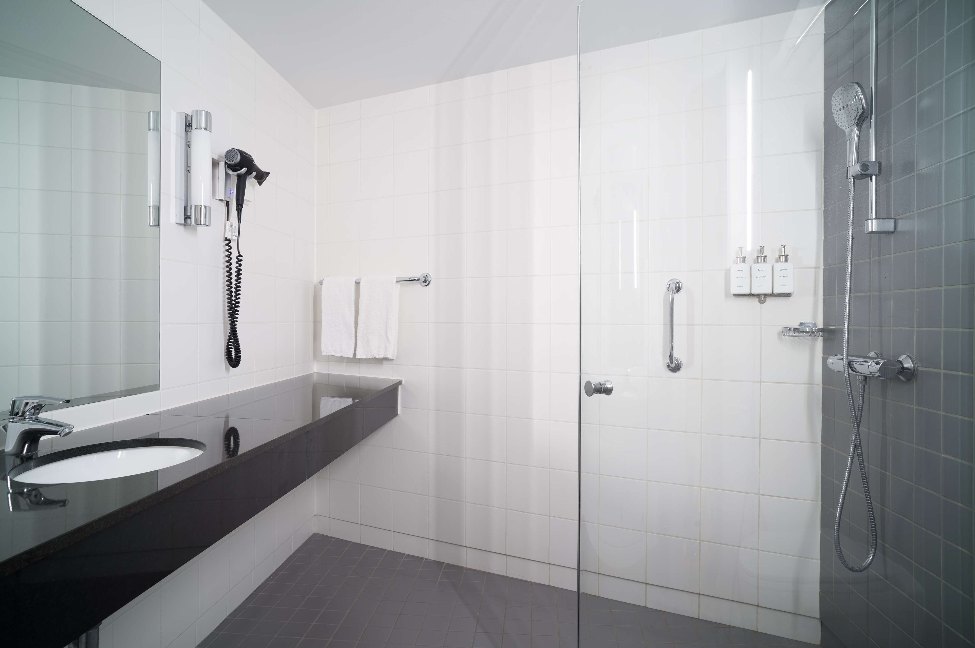 junior suite | bathroom | shower, free toiletries, hair dryer, towels