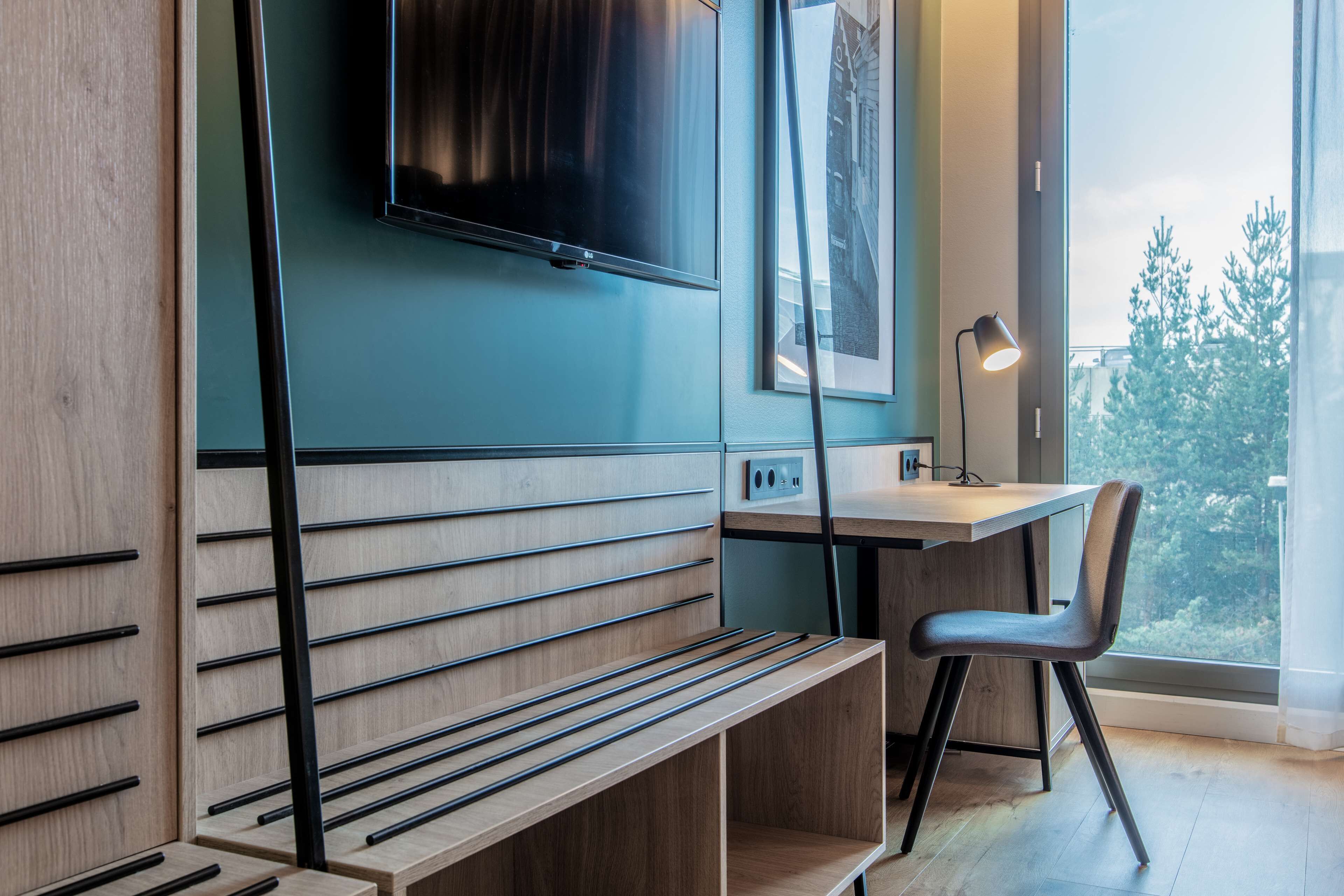 superior room (runway view) | hypo-allergenic bedding, in-room safe, desk, soundproofing