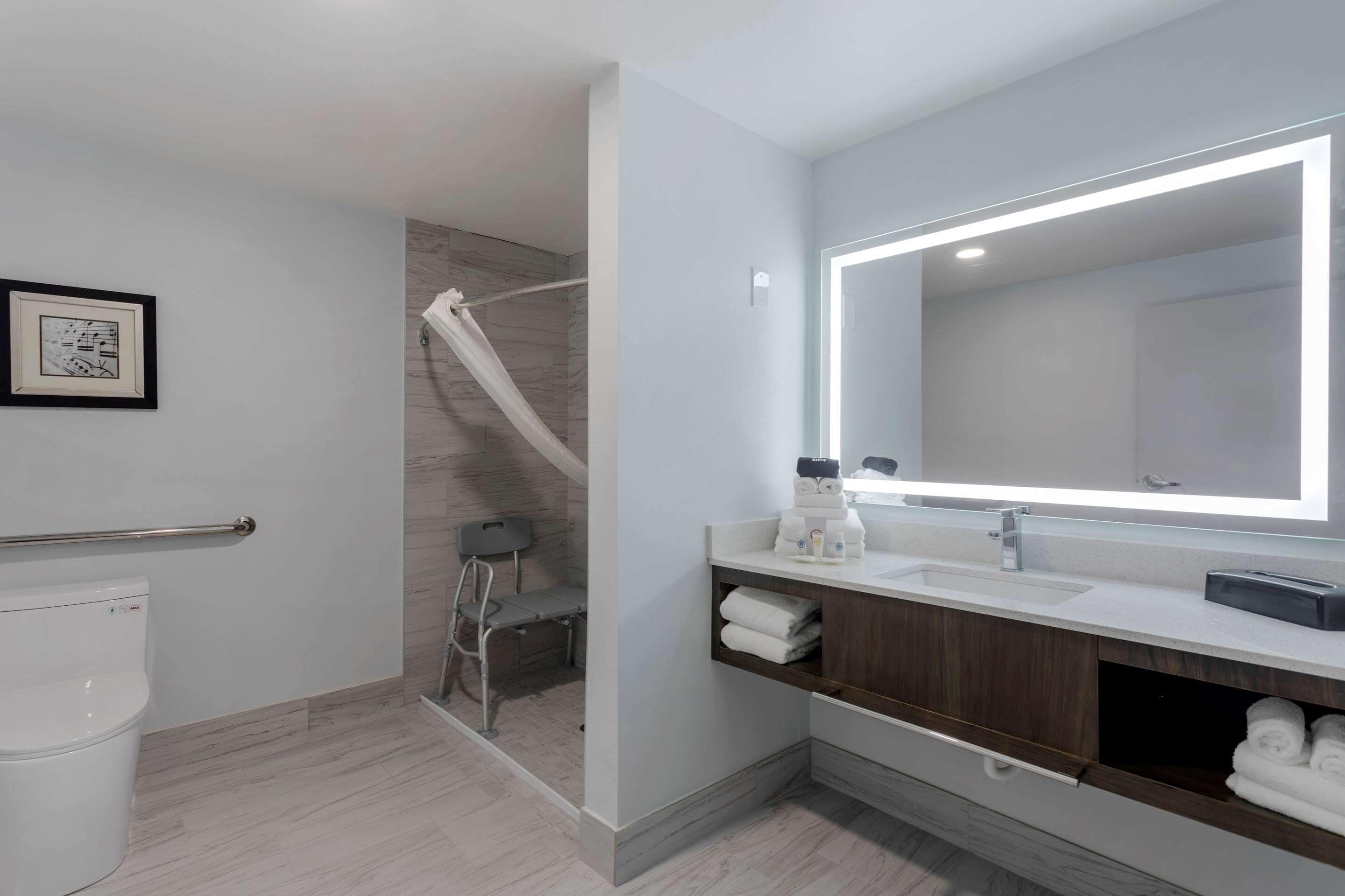 premium bedding, pillow-top beds, in-room safe, desk