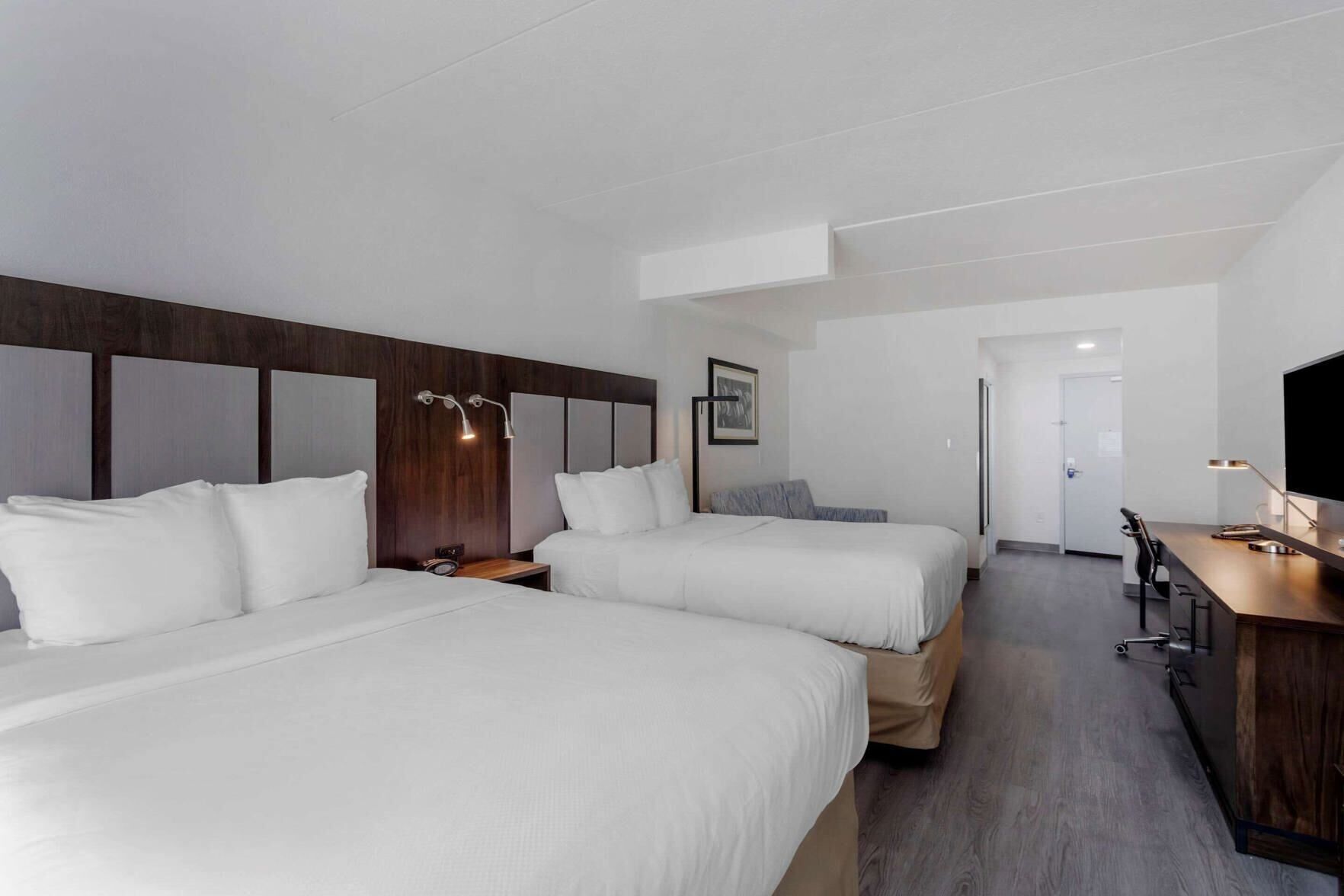 Premium bedding, pillowtop beds, in-room safe, desk