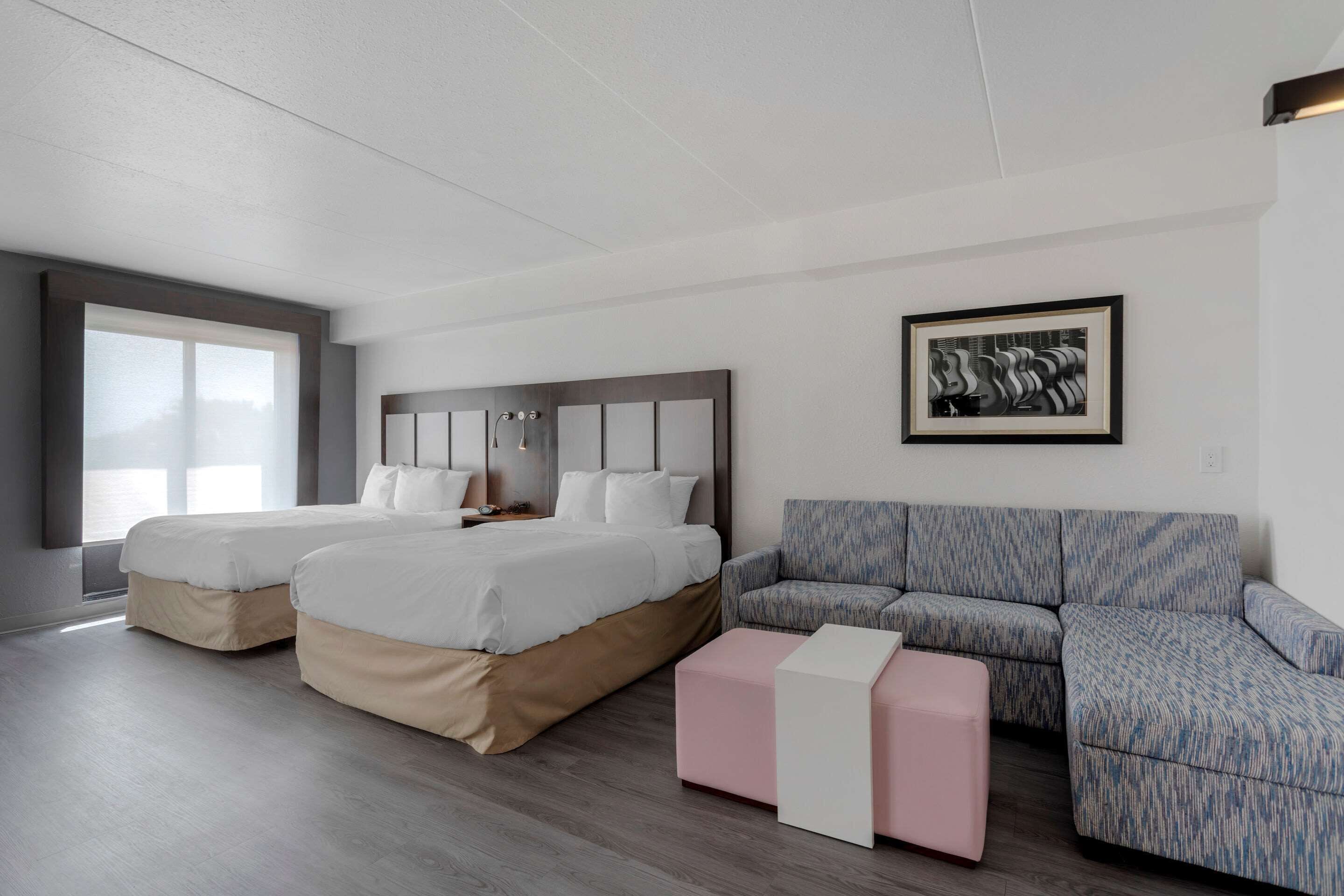 premium bedding, pillow-top beds, in-room safe, desk