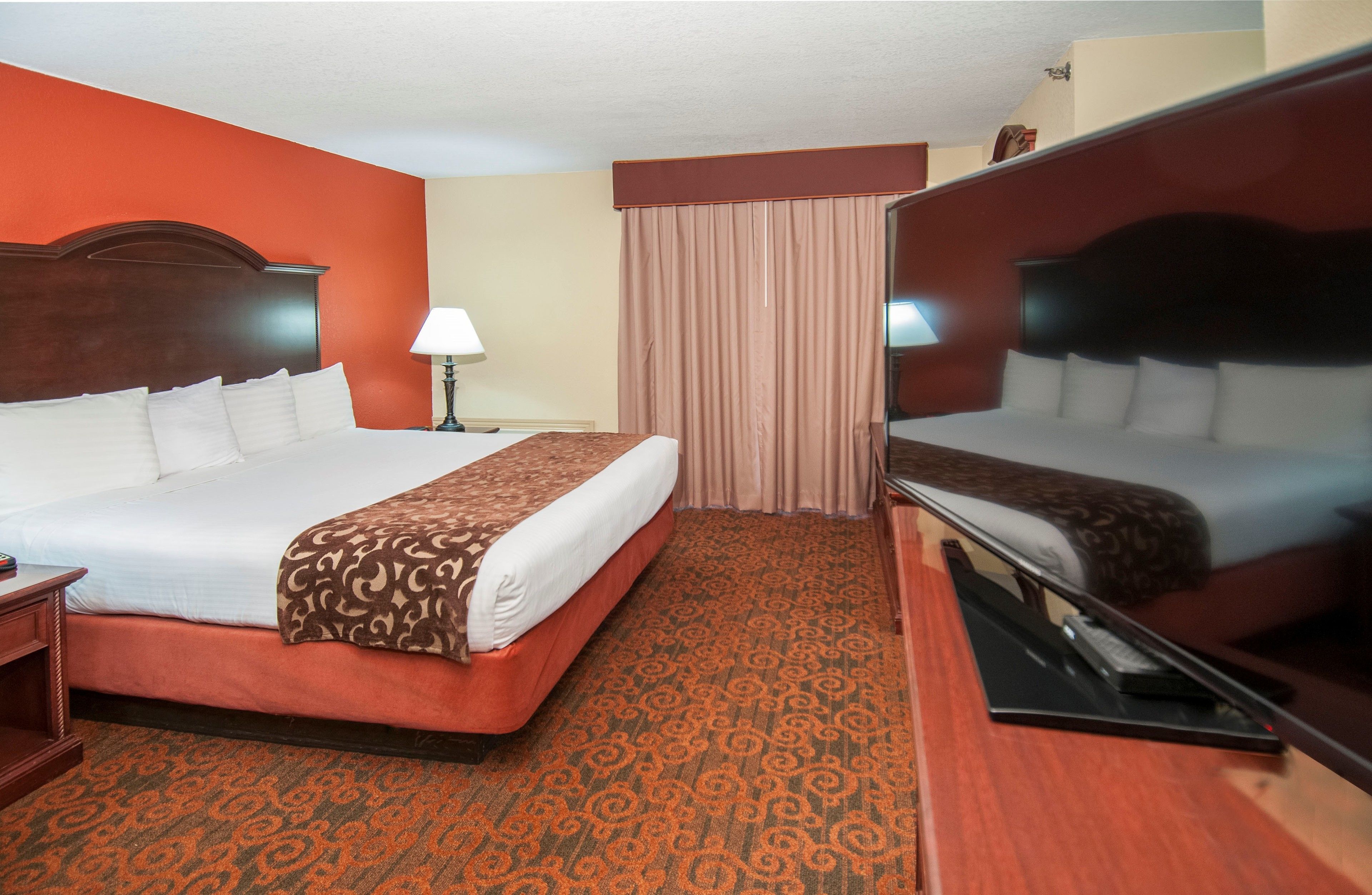 1 bedroom, premium bedding, pillowtop beds, desk