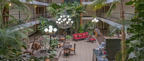 Petit déjeuner complet compris tous les jours