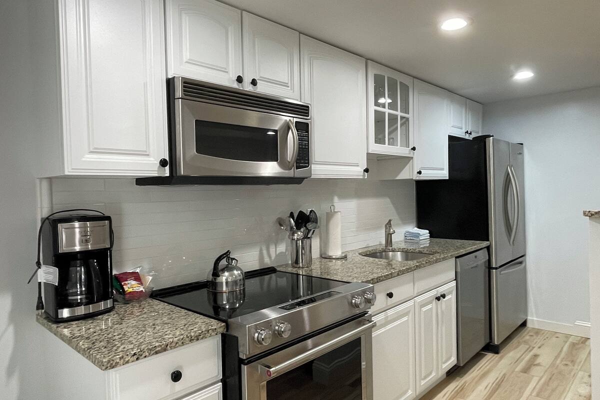 upper deluxe two bedroom cottage | private kitchen | fridge, coffee/tea maker