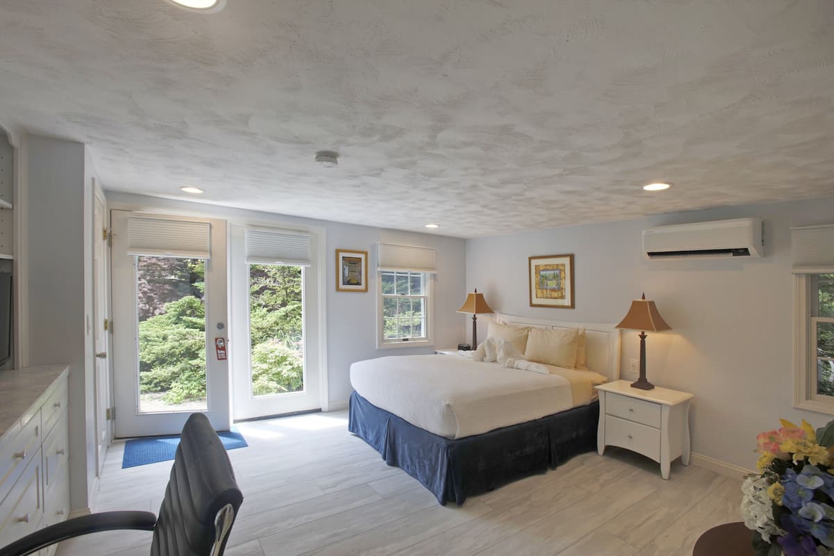 Deluxe Queen Room by the Pond | In-room safe, individually decorated, iron/ironing board