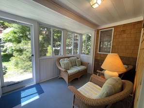 Lower Deluxe Two Bedroom Cottage | Terrace/patio