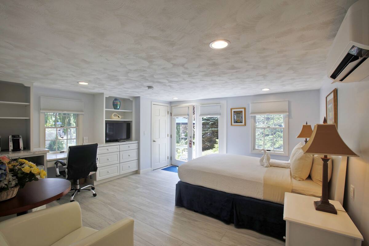 deluxe queen room by the pond | in-room safe, individually decorated, iron/ironing board