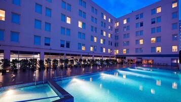 Outdoor pool, pool umbrellas, sun loungers