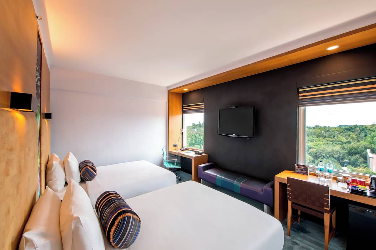 aloft, Chambre, 2 grands lits, non-fumeur, vue sur la ville | 1 chambre, minibar, coffre-fort, bureau