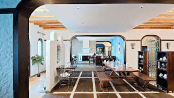 3 ravintolaa, joissa tarjoillaan aamiainen ja lounas; Välimeren keittiö