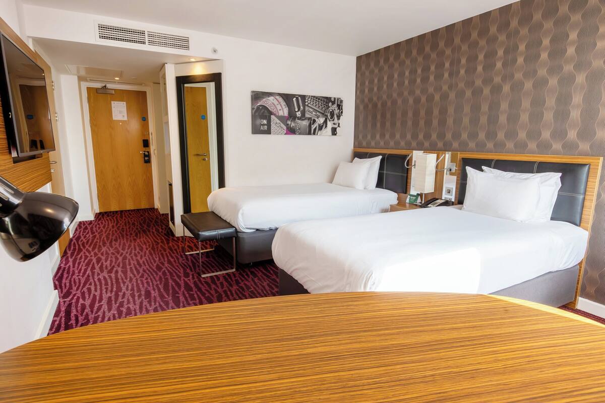 Standard Room, 2 Twin Beds (Top Floor) | Hypo-allergenic bedding available, in-room safe, desk