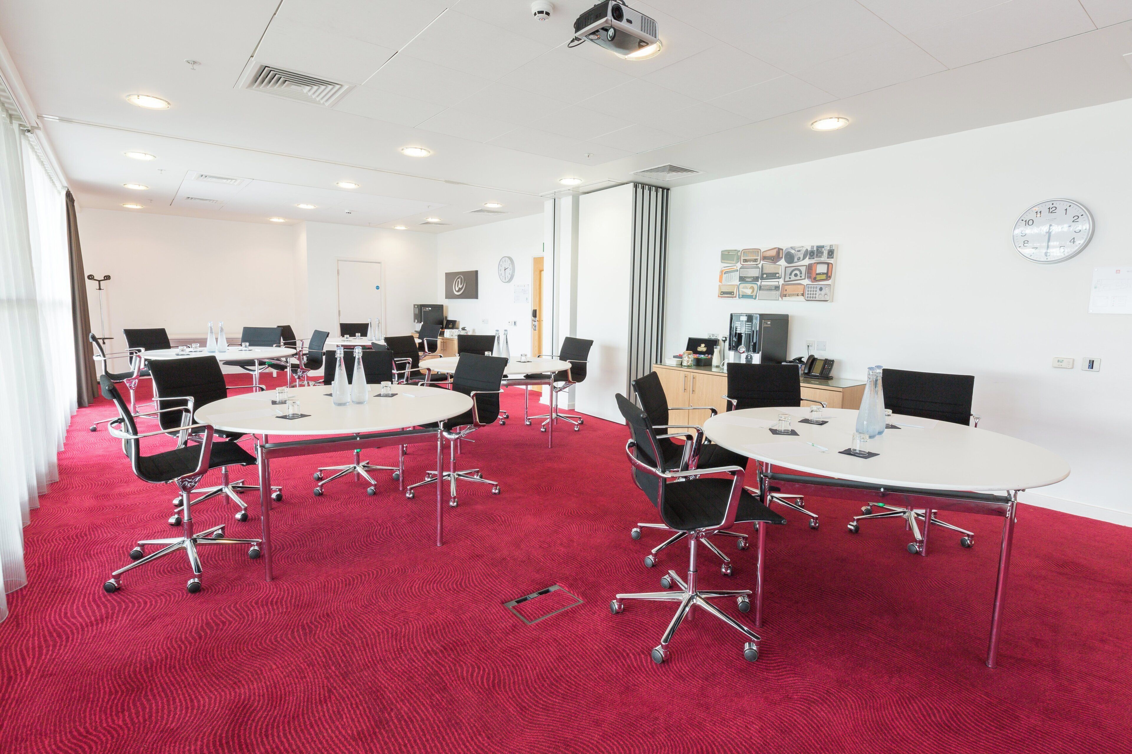 Photo - Holiday Inn Manchester-Media City UK by IHG