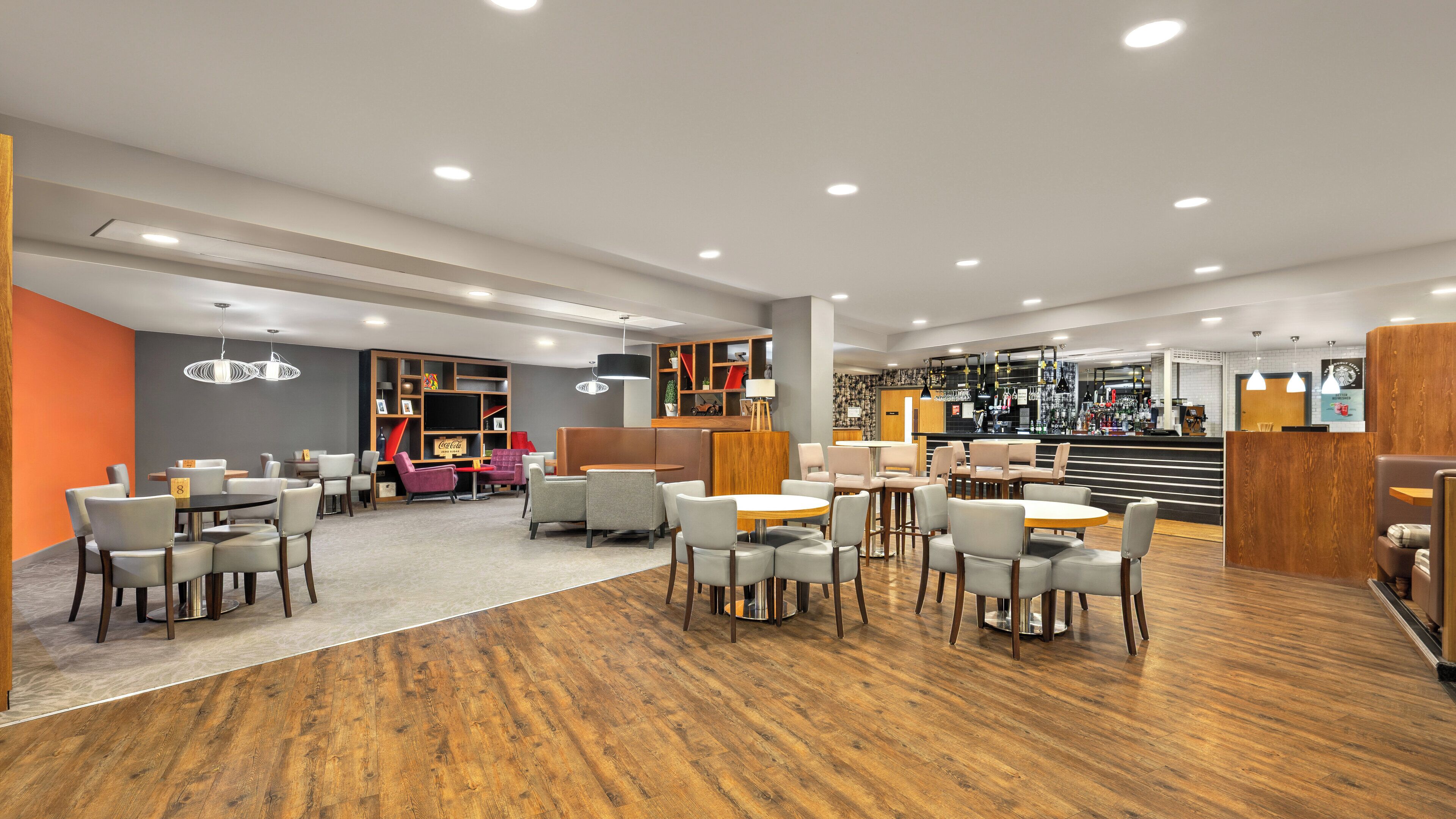 Photo - Holiday Inn Manchester-Media City UK by IHG