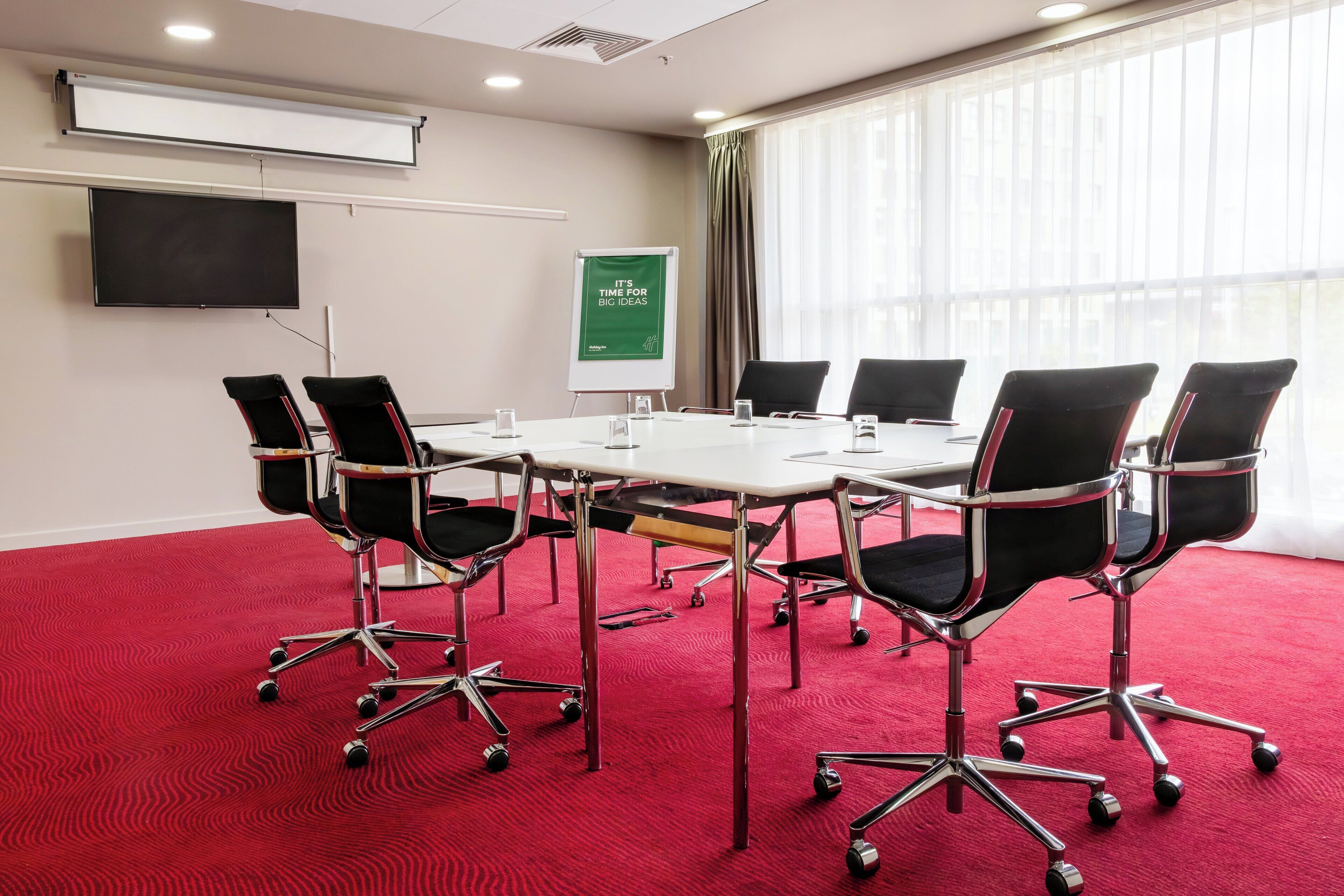 Photo - Holiday Inn Manchester-Media City UK by IHG