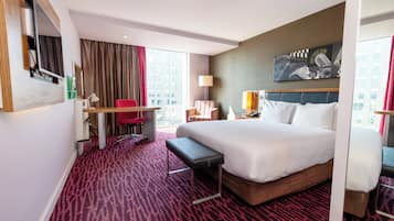 Seprai antialergi, brankas, meja kerja, dan setrika/meja setrika