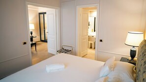Minibar, in-room safe, soundproofing, alarm clocks - Altafiumara Resort & Spa (Villa San Giovanni)