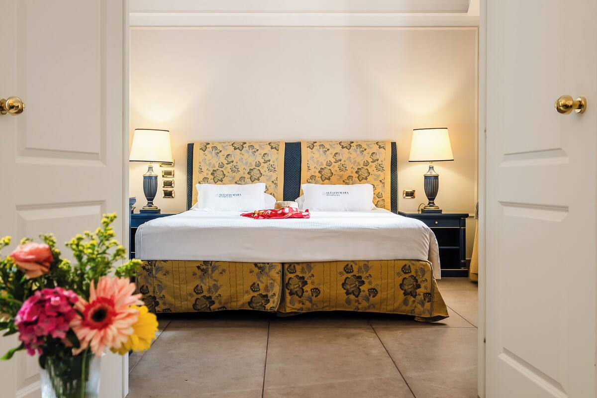 Minibar, in-room safe, soundproofing, alarm clocks