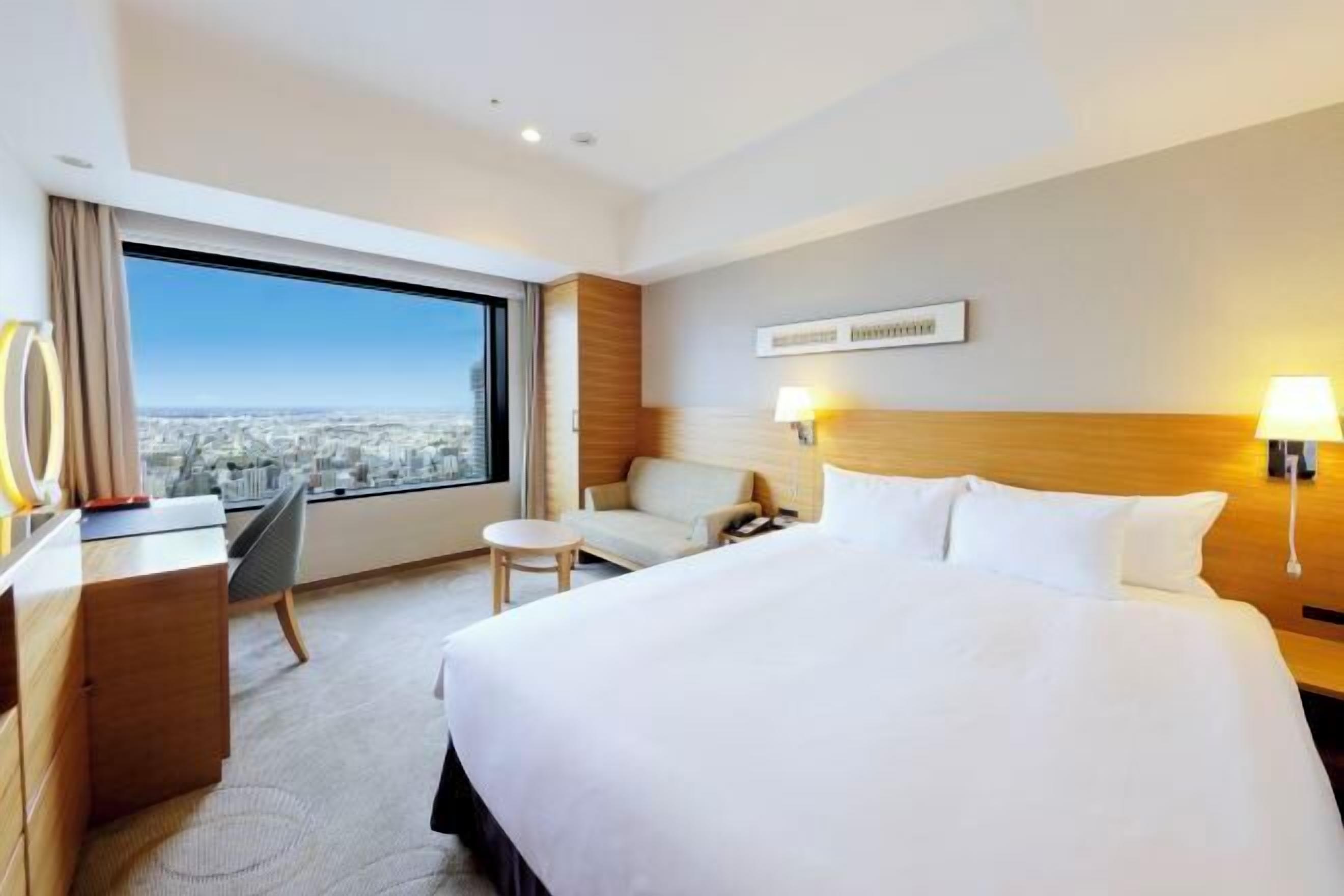 Down comforters, minibar, in-room safe, desk