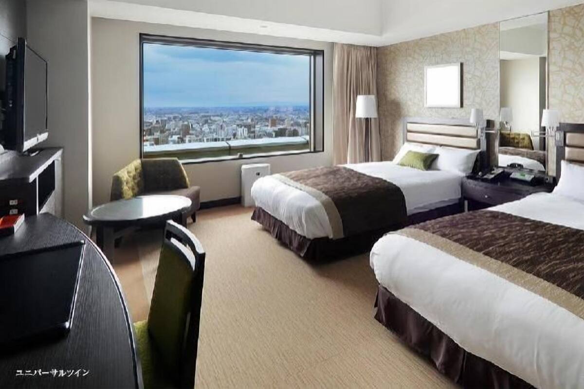 Down comforters, minibar, in-room safe, desk