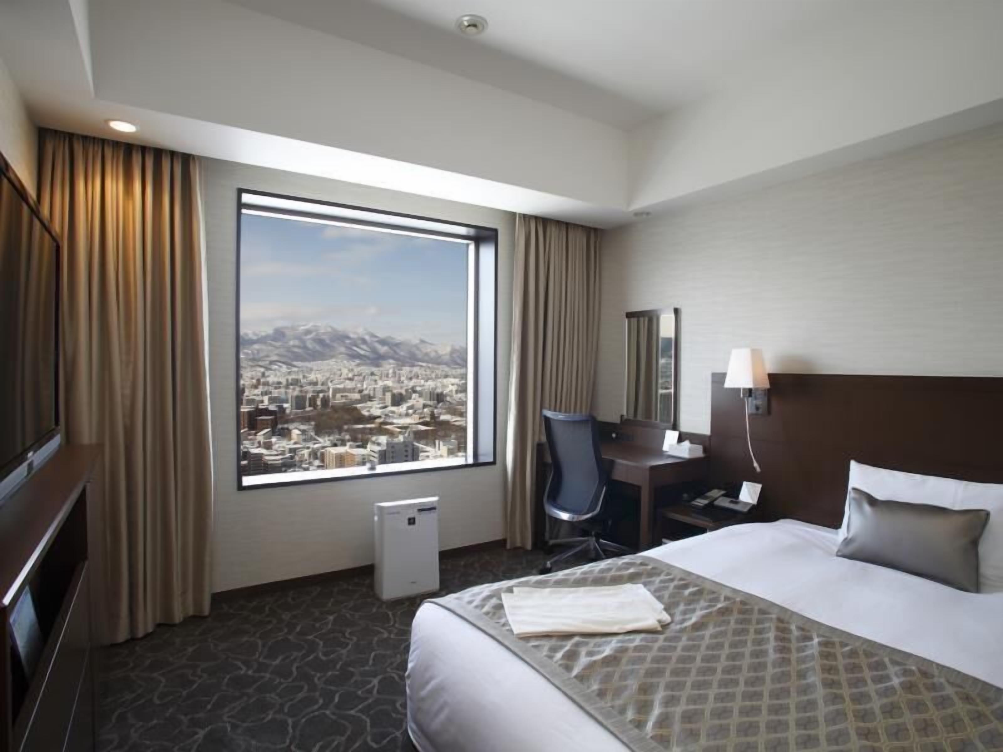 Down comforters, minibar, in-room safe, desk