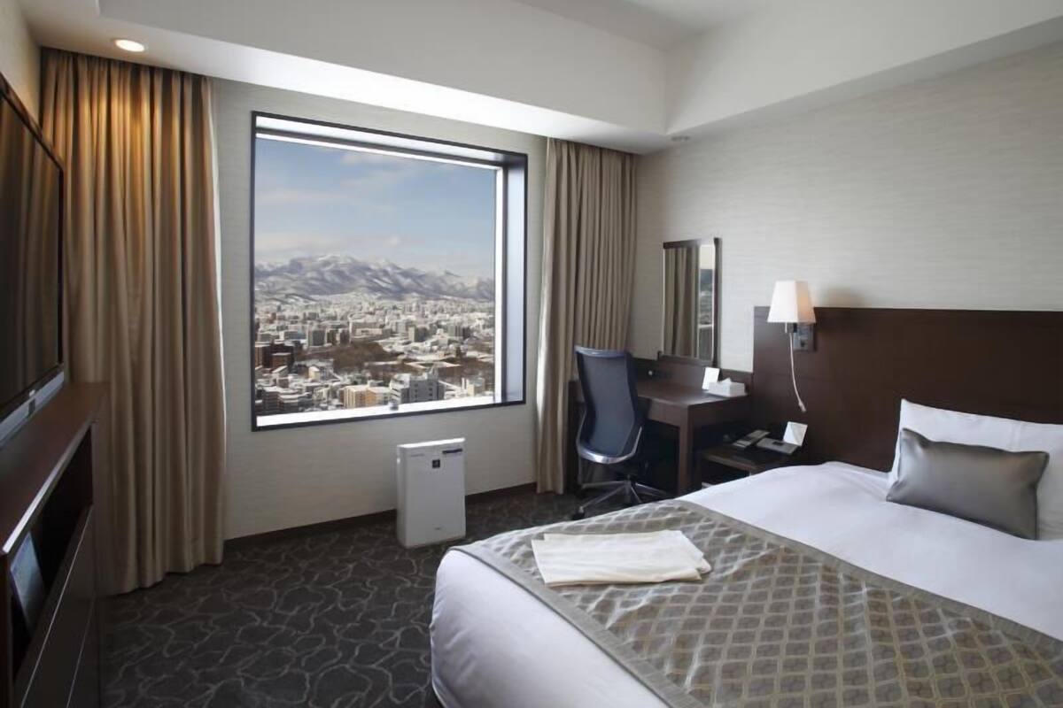 Down comforters, minibar, in-room safe, desk