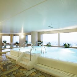 Indoor spa tub