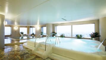 Indoor spa tub