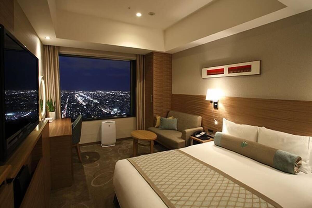 Down comforters, minibar, in-room safe, desk