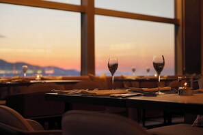 4 restaurants, breakfast served - JR Tower Hotel Nikko Sapporo (Sapporo)