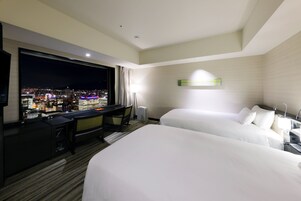 Down comforters, minibar, in-room safe, desk