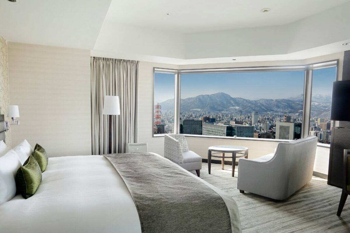 Down comforters, minibar, in-room safe, desk