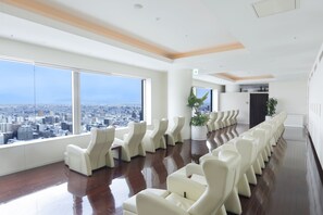 Sauna, hot tub, hot springs, body treatments, body scrubs, facials