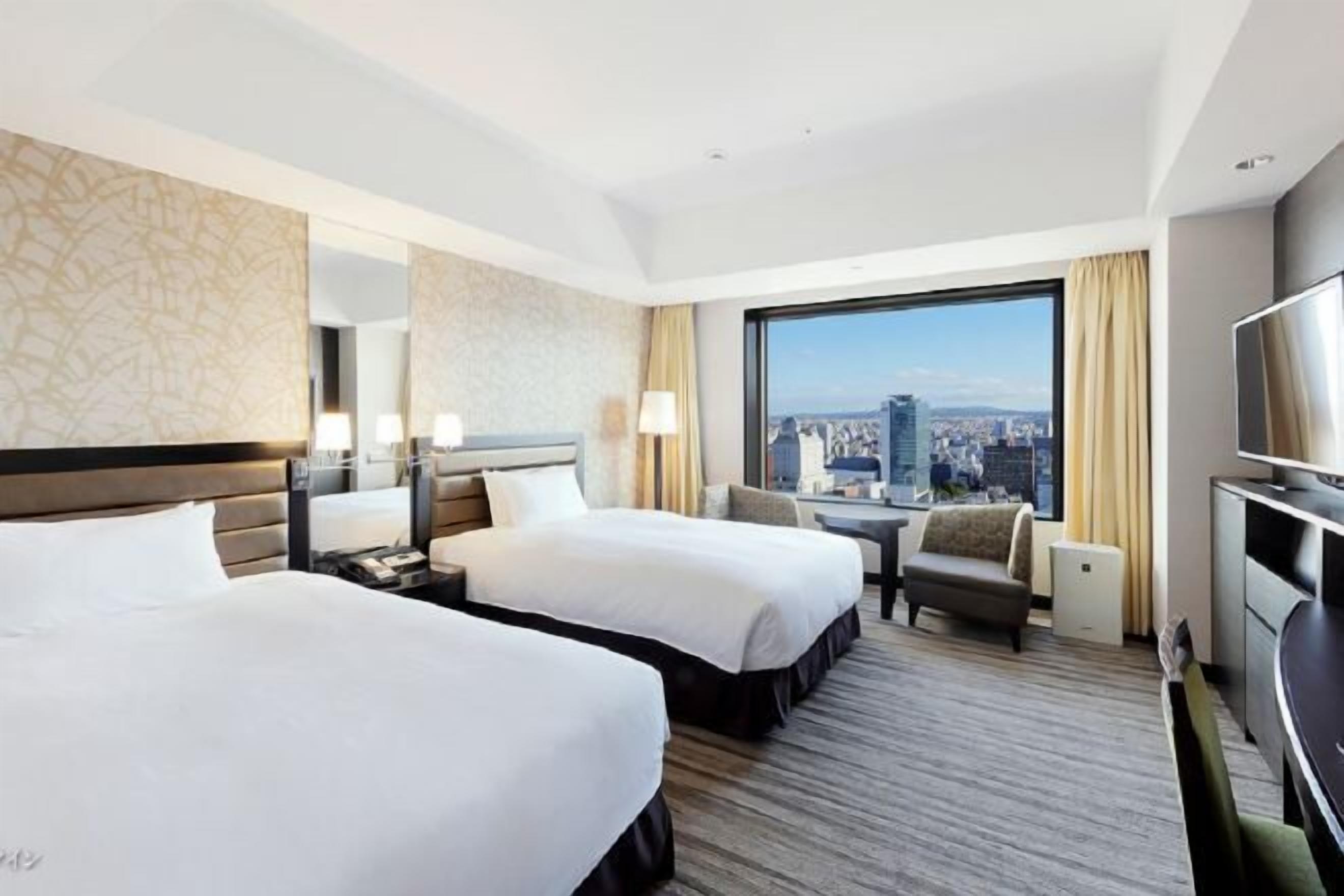 Down comforters, minibar, in-room safe, desk