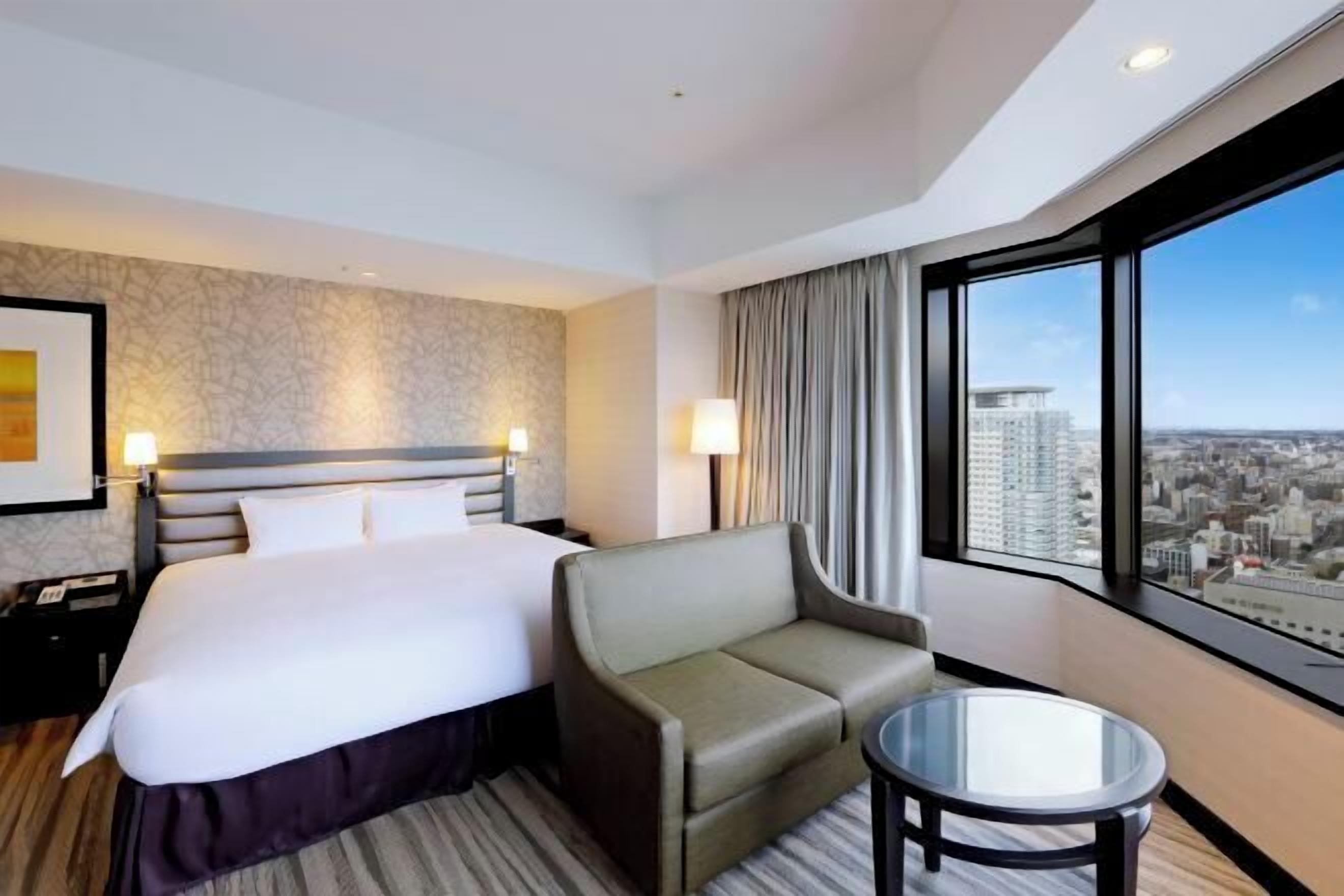 Down comforters, minibar, in-room safe, desk