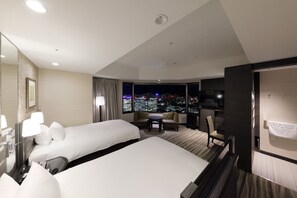 Down duvets, minibar, in-room safe, desk - JR Tower Hotel Nikko Sapporo (Sapporo)