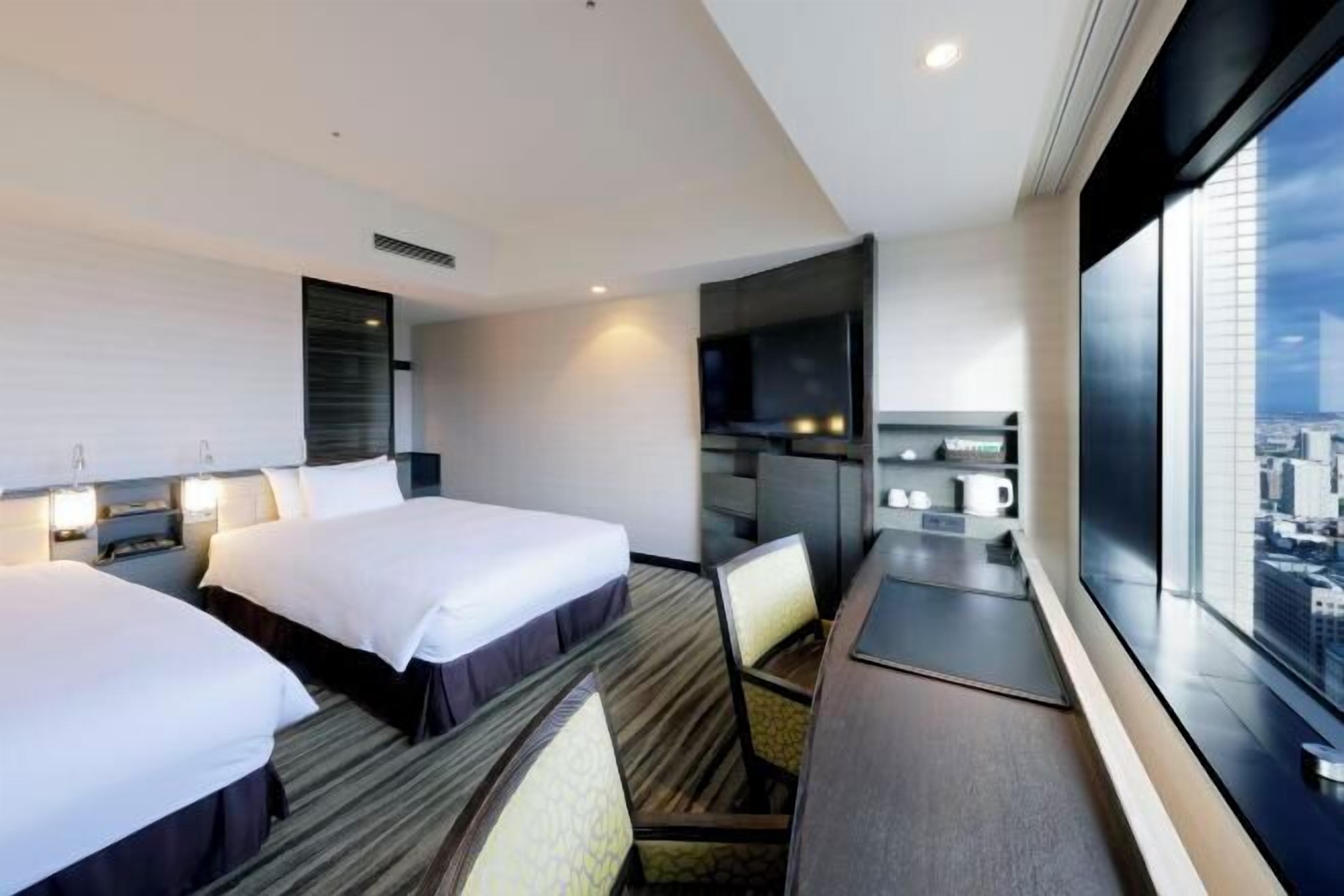 Down comforters, minibar, in-room safe, desk