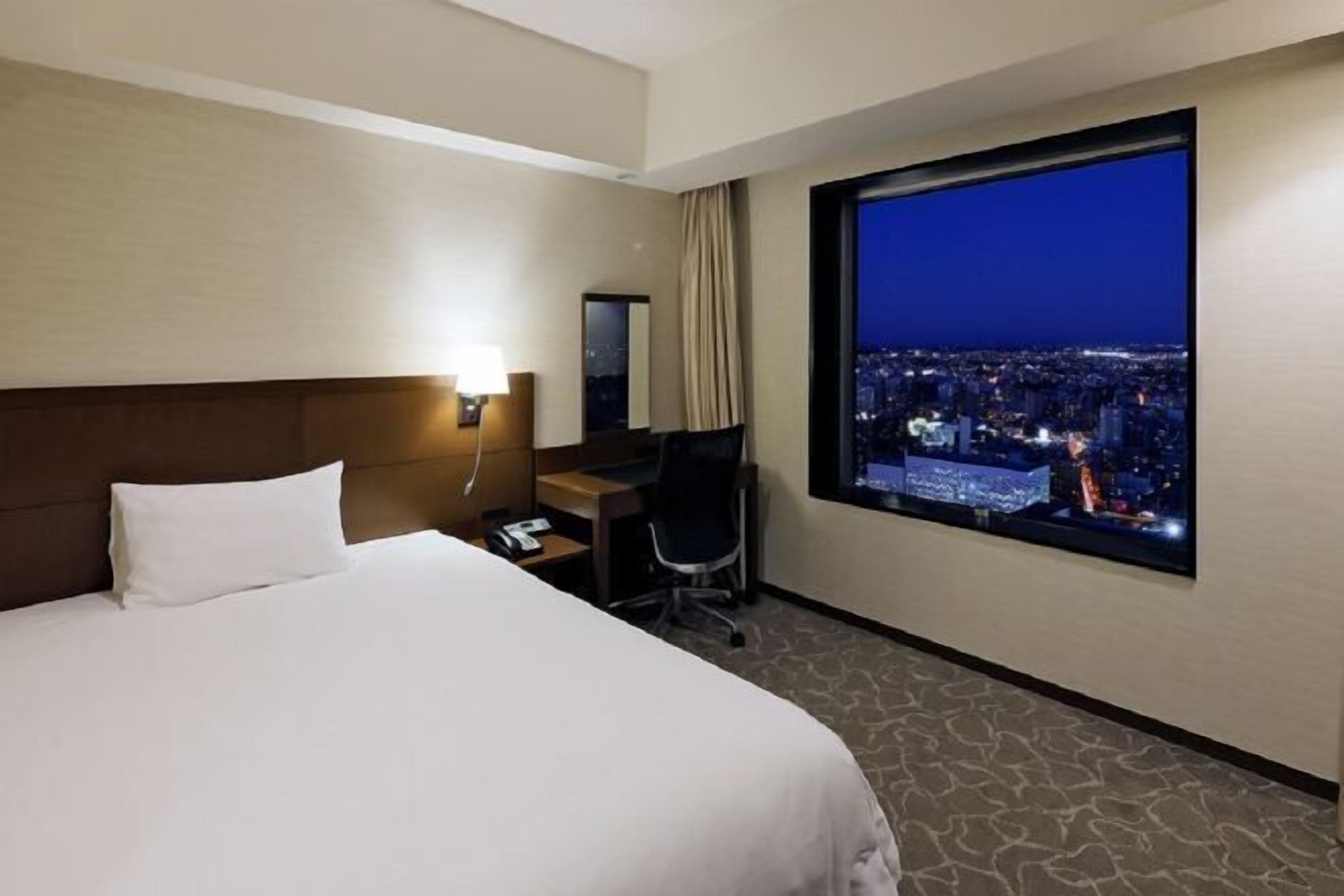 Down comforters, minibar, in-room safe, desk