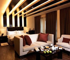 Minibar, két bảo mật tại phòng, bàn 