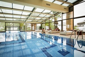 Indoor pool, outdoor pool, pool umbrellas, sun loungers - ROBINSON SARIGERME PARK - All inclusive (Ortaca)