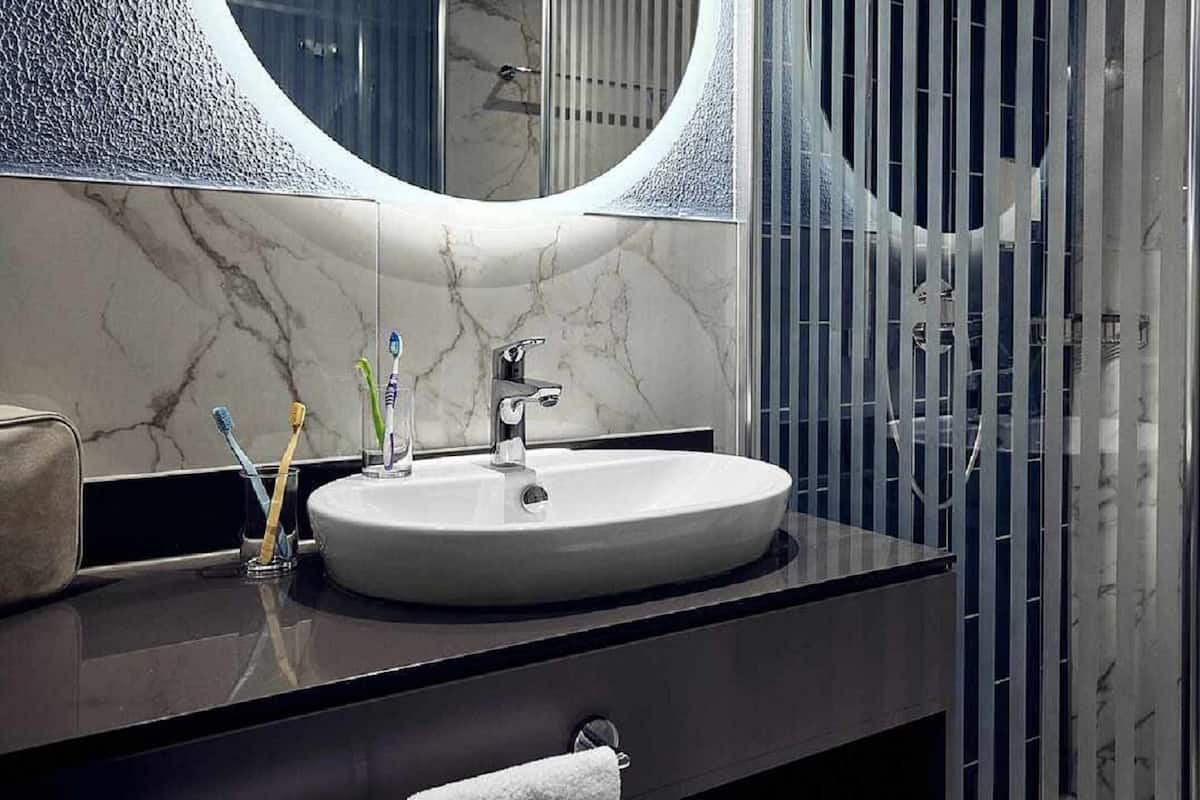 Dusche, Haartrockner, Bidet, Handtücher