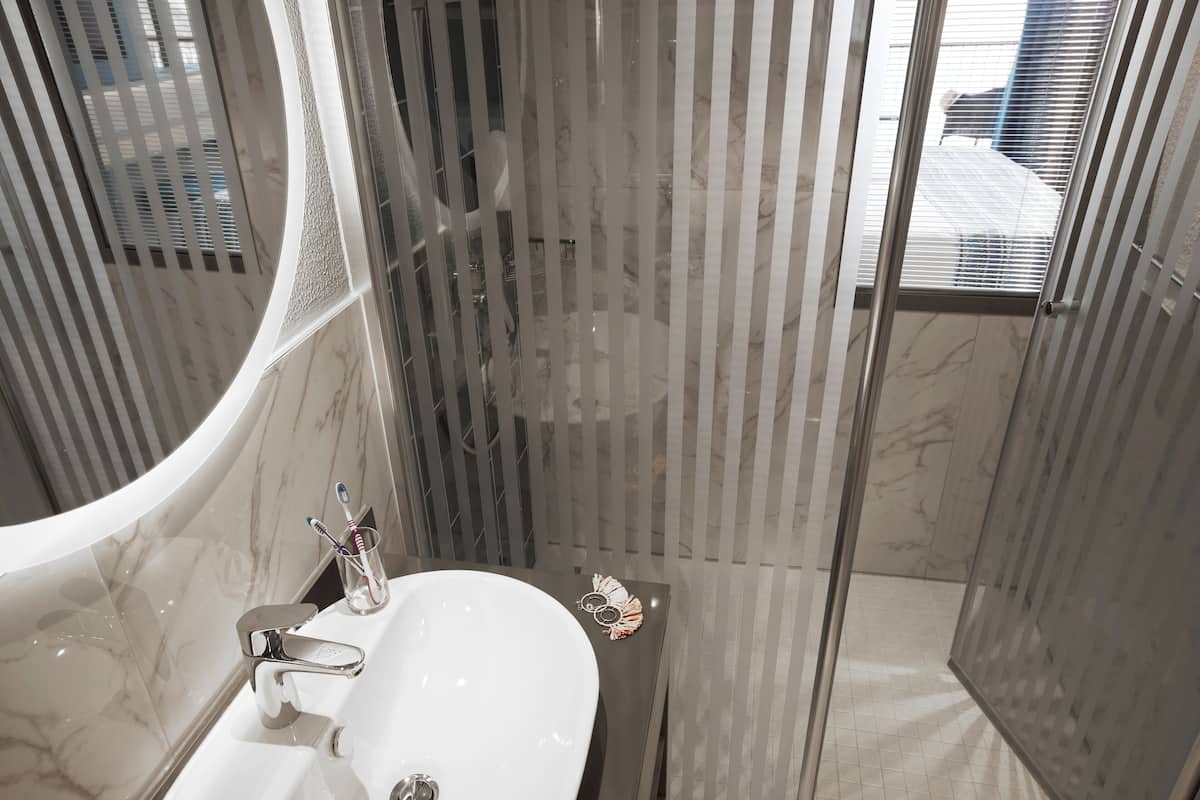 Dusche, Haartrockner, Bidet, Handtücher