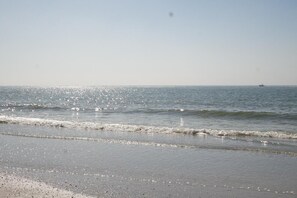 Am Strand, weißer Sandstrand, Cabañas (gegen Gebühr), Strandtücher