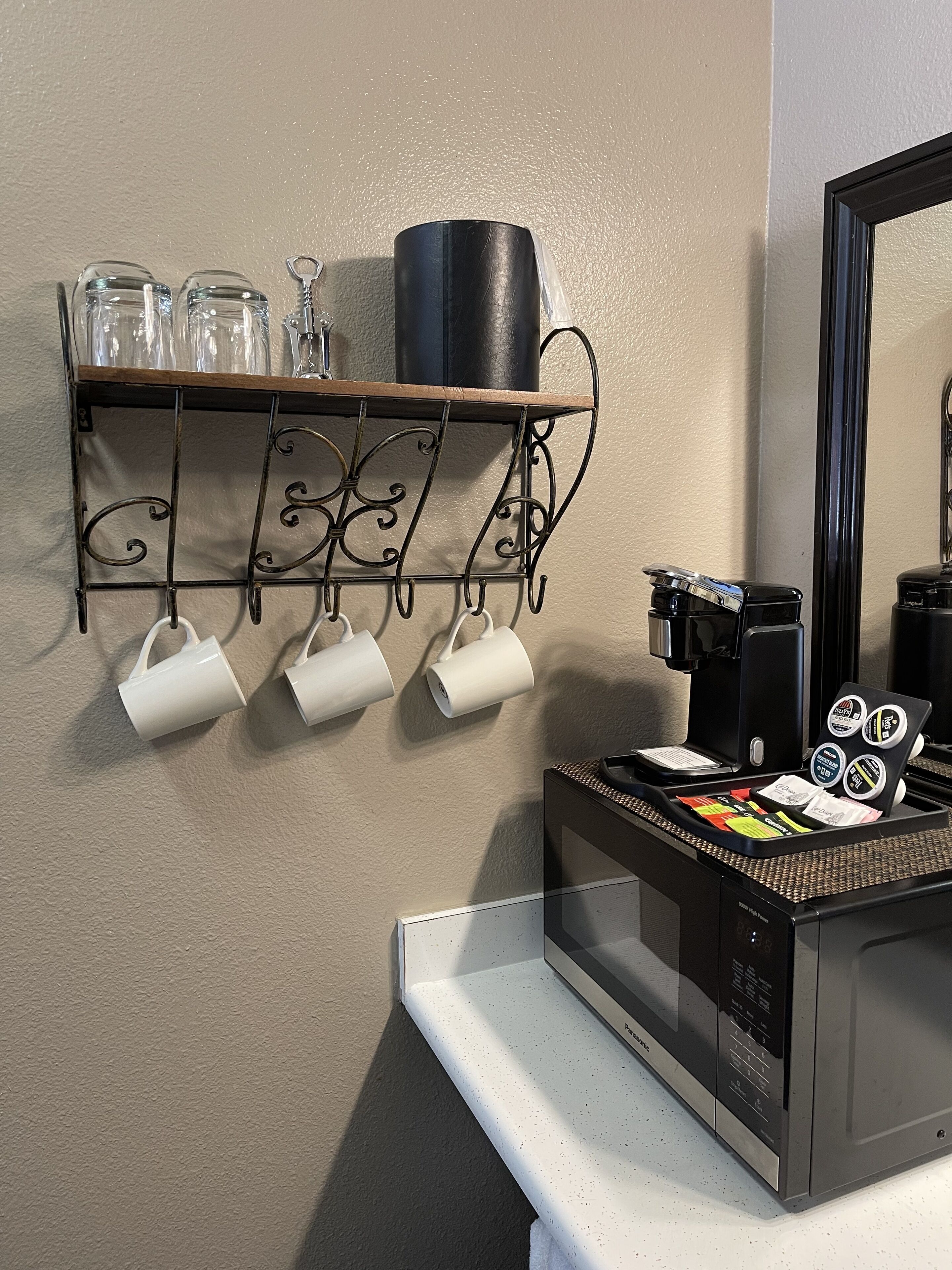 deluxe king (pet friendly) | bathroom | combined shower/bathtub, designer toiletries, hair dryer, towels