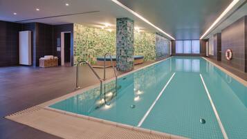 Indoor pool, pool loungers