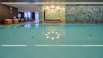 Innenpool, Liegestühle