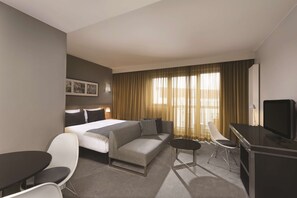 Hochwertige Bettwaren, Zimmersafe, Schreibtisch