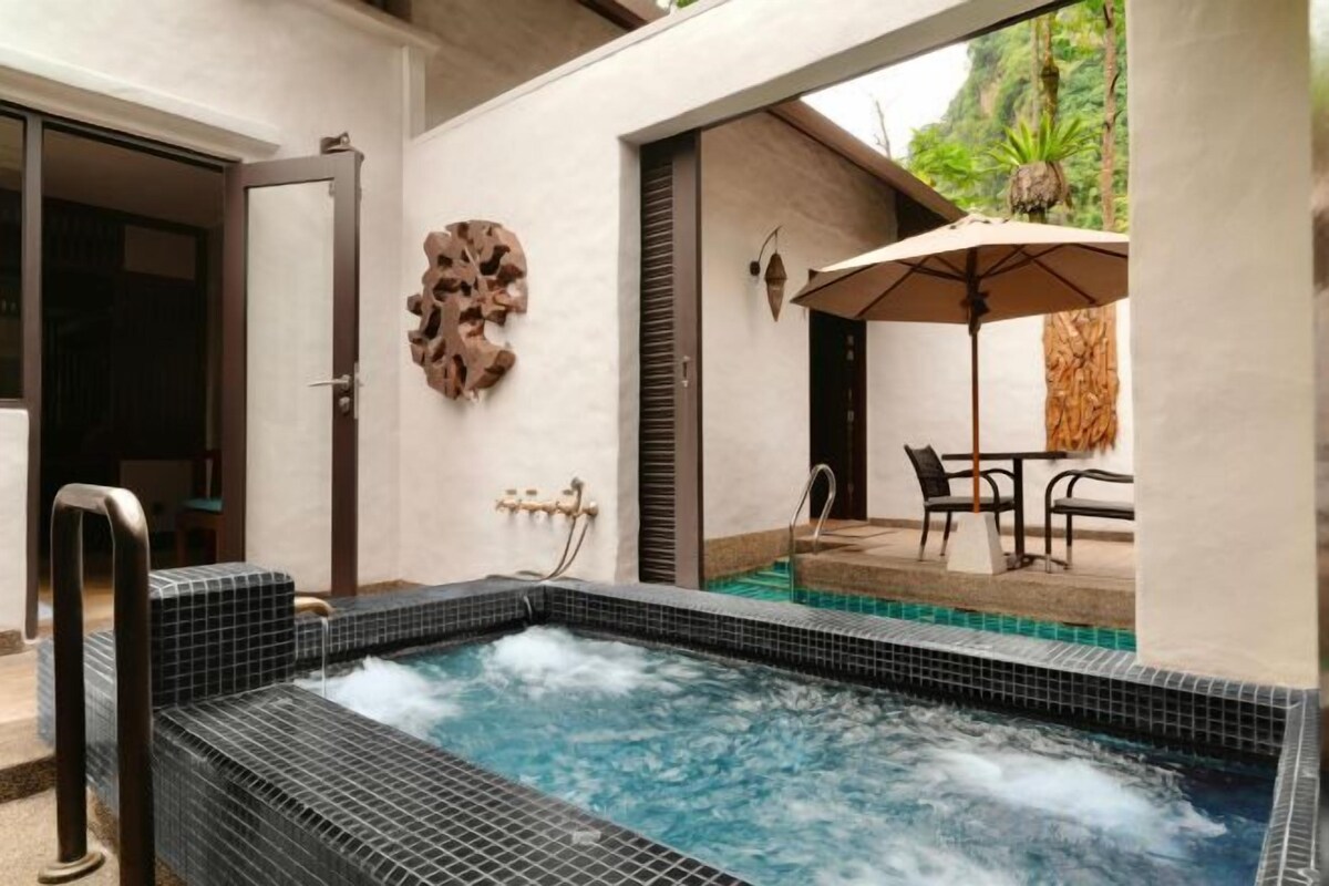 Water Villa (No Child Allowed)