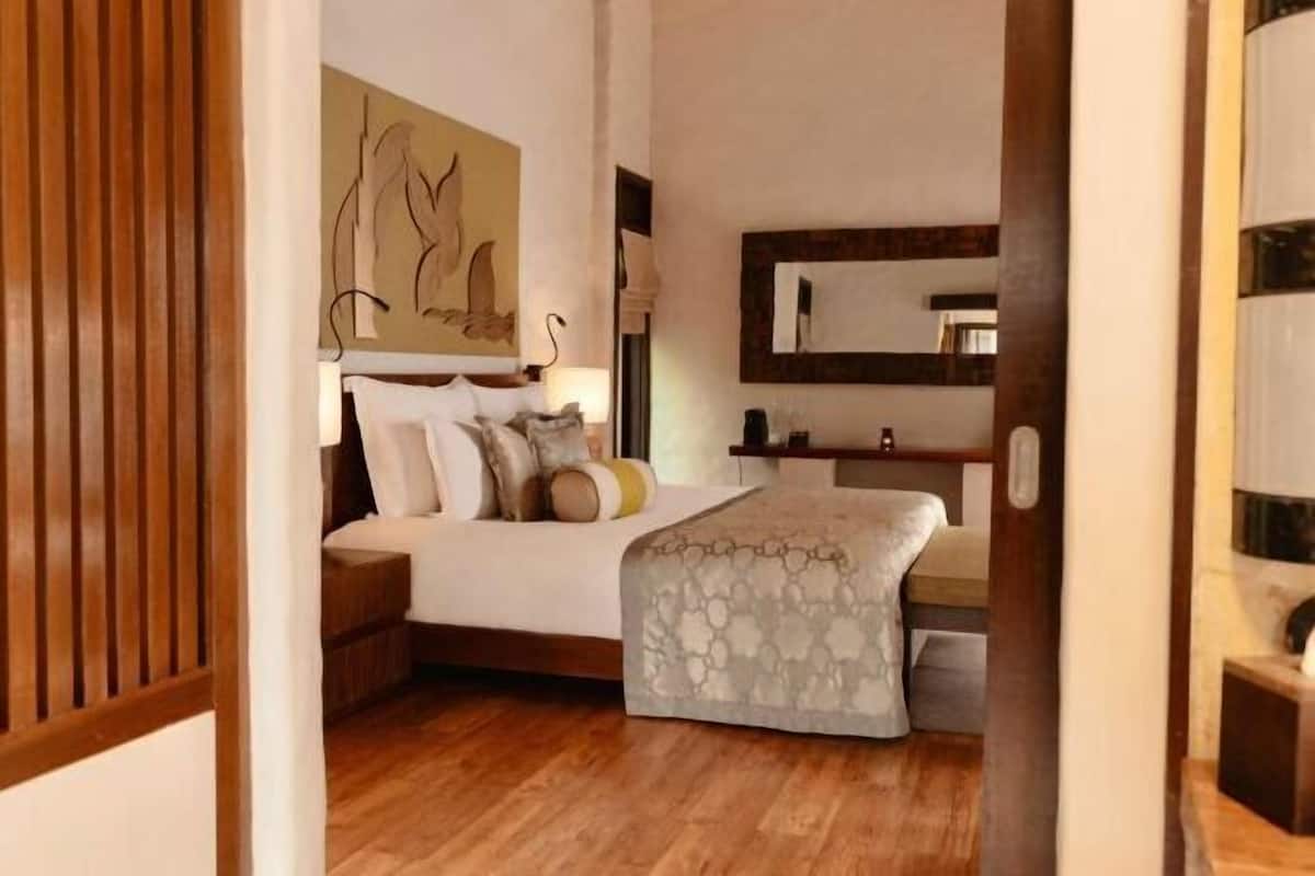 Luxe beddengoed, donsdekens, een kluis op de kamer